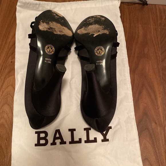 Bally evening heeled satin sandals with pearl decoration, US 9.5 - Picture 3 of 4